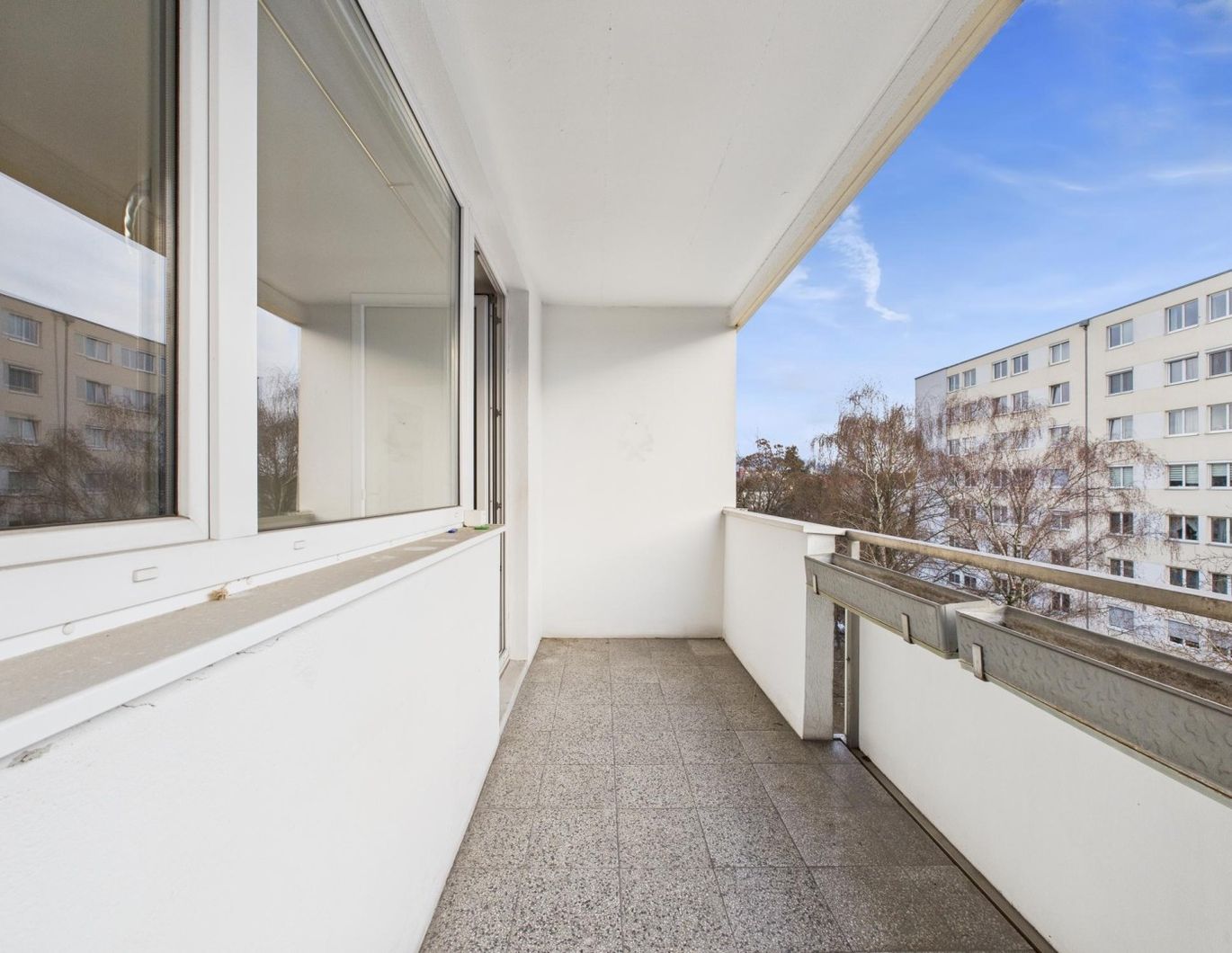 LINZ (Gruberstraße): MIETWOHNUNG ca. 90 m² Wohnfläche + ca. 7 m² LOGGIA, 5 Zimmer + KÜCHE