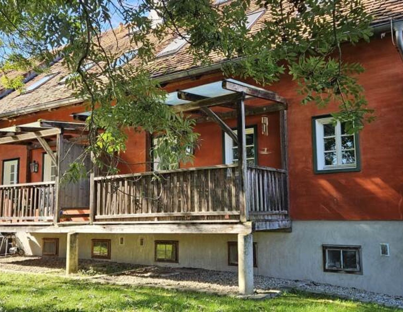 * * Schöne 3-Zimmer-Wohnung mit großem Balkon, Garten und eigenem Carportplatz in idyllischer Lage! * *