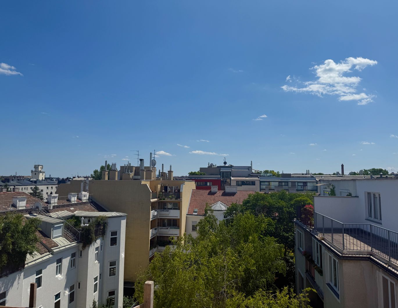 DG Maisonette - Erstbezug I Fußbodenheizung I südseitiger Balkon I Luftwärmepumpe inkl. Kühlung I 3fach Verglasung mit Außenjalousien I Schlüsselfertig