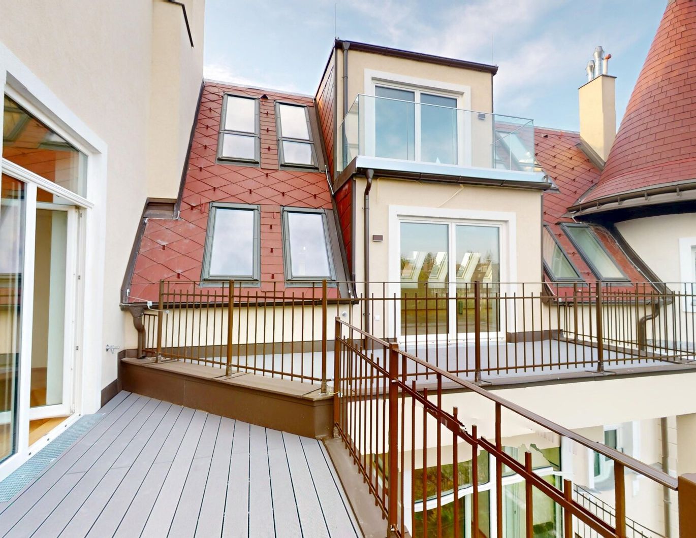 Balkonwohnung in herrschaftlicher Villa I Generalsaniert