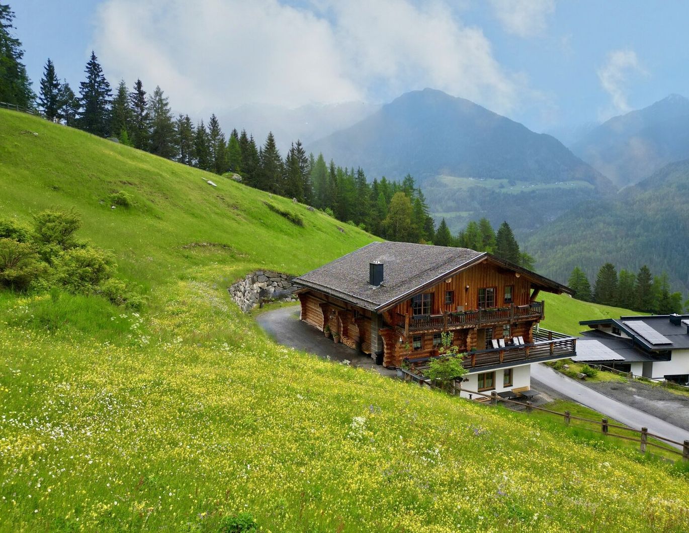 Tirol: Exklusives kanadisches Vollblockhaus - Ideal als Familien-, Mehrgenerationen-, Jagd- oder Ferienresidenz