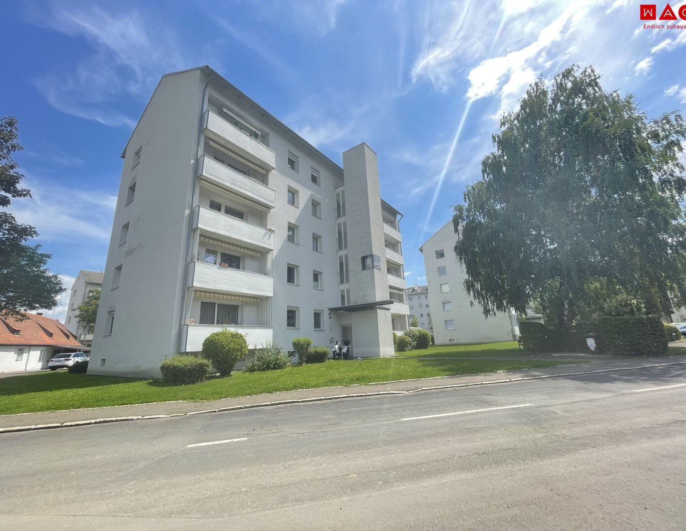 Koffer packen und einziehen: Tolle Wohnung mit Küche in einem neu sanierten Wohnhaus mit Lift!