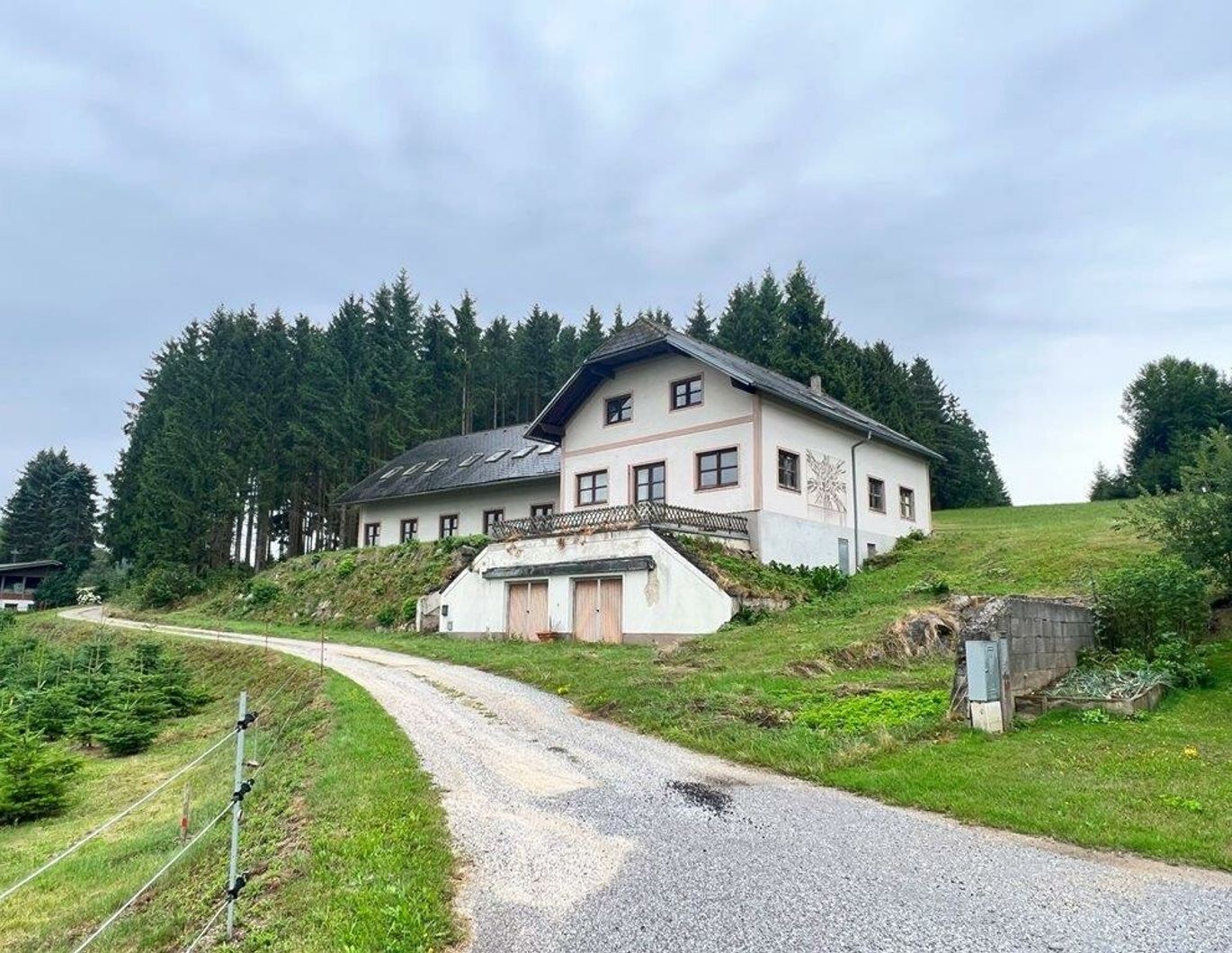 Großzügiges Landhaus in Streusiedlungslage