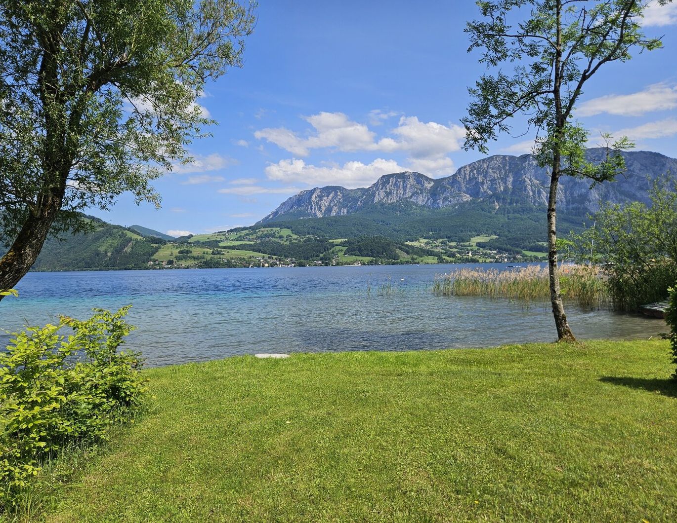 Wohnen, wo andere Urlaub machen - 2-Zimmer-Traumwohnung am Attersee mit Badeplatz