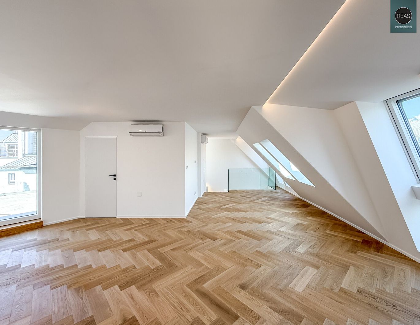 Elevate 1090 - Erstbezug: Dachgeschoss - Maisonette Wohnung (klimatisiert) mit großer Dachterrasse nahe U6 Alser Straße, AKH!