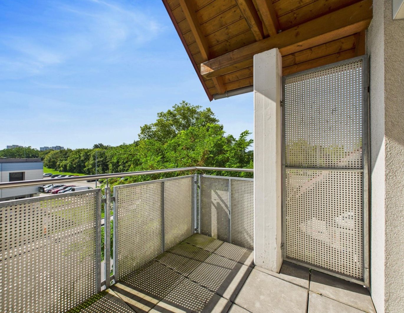 LINZ (Schörgenhubstraße): DACHGESCHOSS-WOHNUNG mit EMPORE ca. 76,5 m² Wohnfläche + BALKON ca. 4,9 m²