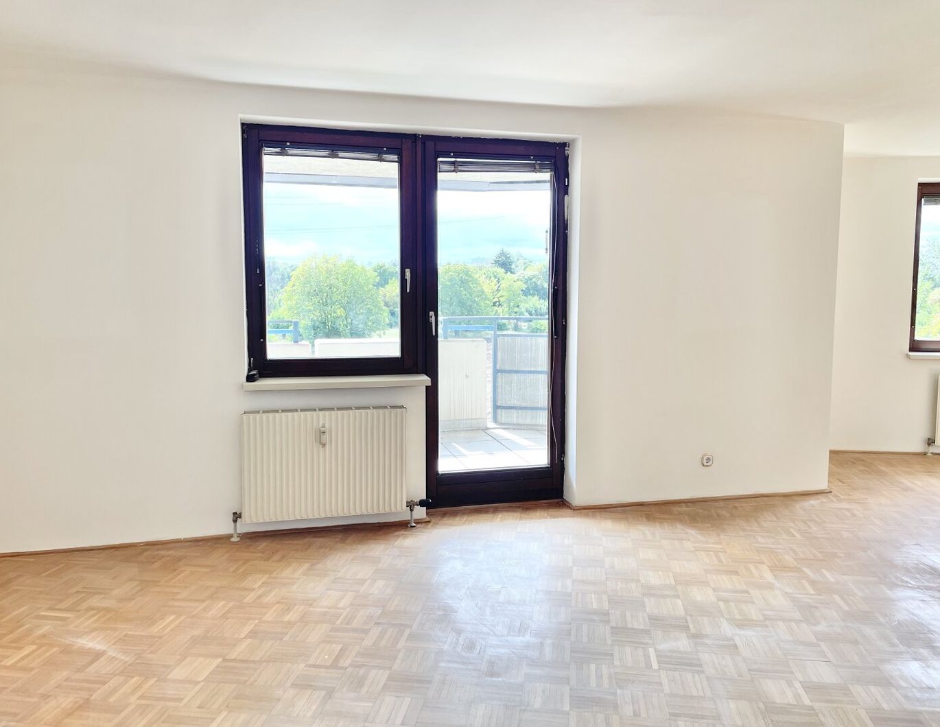 PROVISIONSFREI VOM EIGENTÜMER! IDEALE 4-ZIMMER-WOHNUNG MIT GUTE AUFTEILUNG UND LOGGIA!