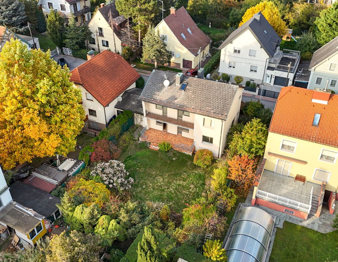 EIN- ODER ZWEIFAMILIENHAUS, gute Substanz, Modernisierungsbedarf
