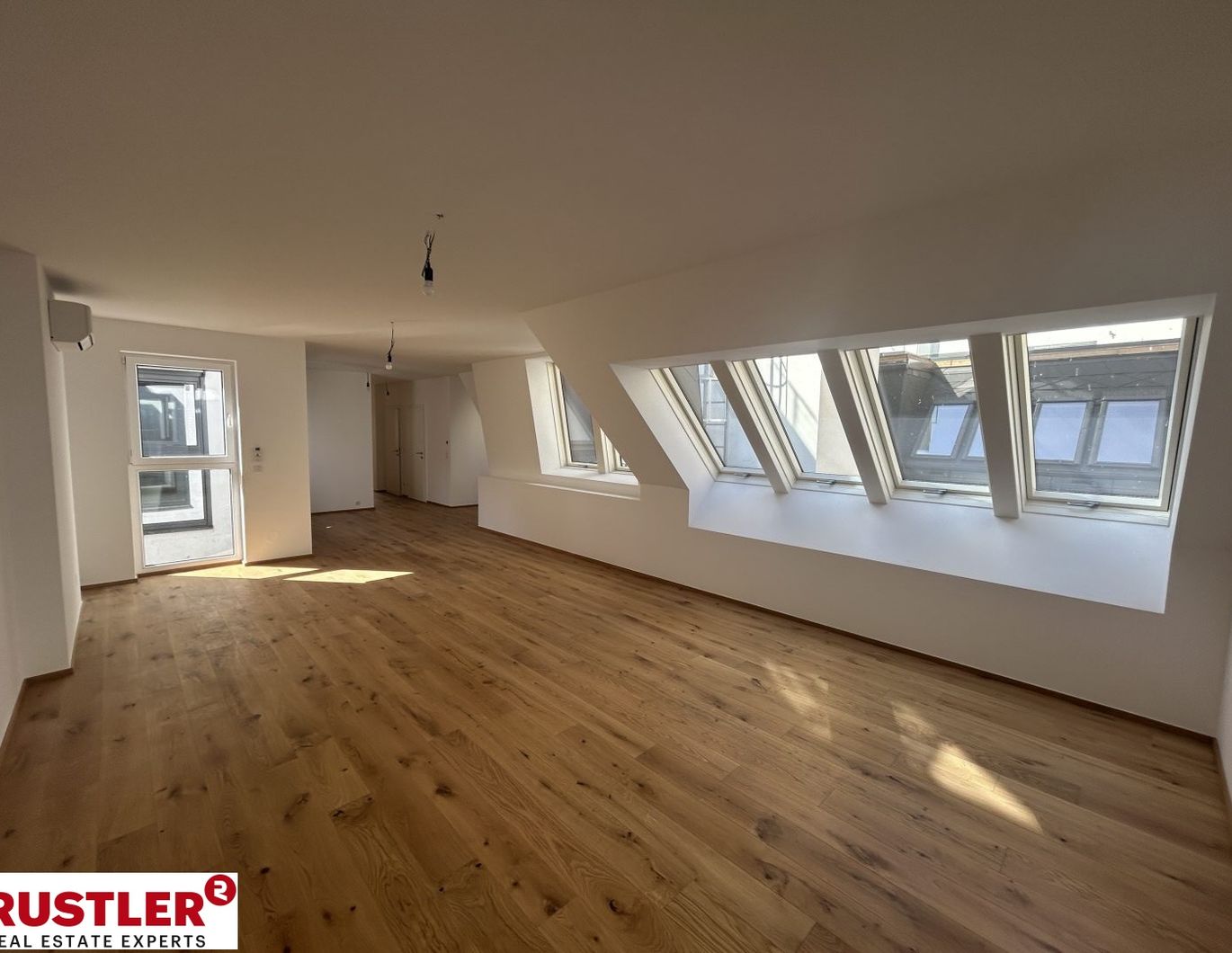 DACHGESCHOSSTRAUM AM CZERNINPLATZ 5 - EXKLUSIVES WOHNEN ÜBER DEN DÄCHERN DES 2. BEZIRKS