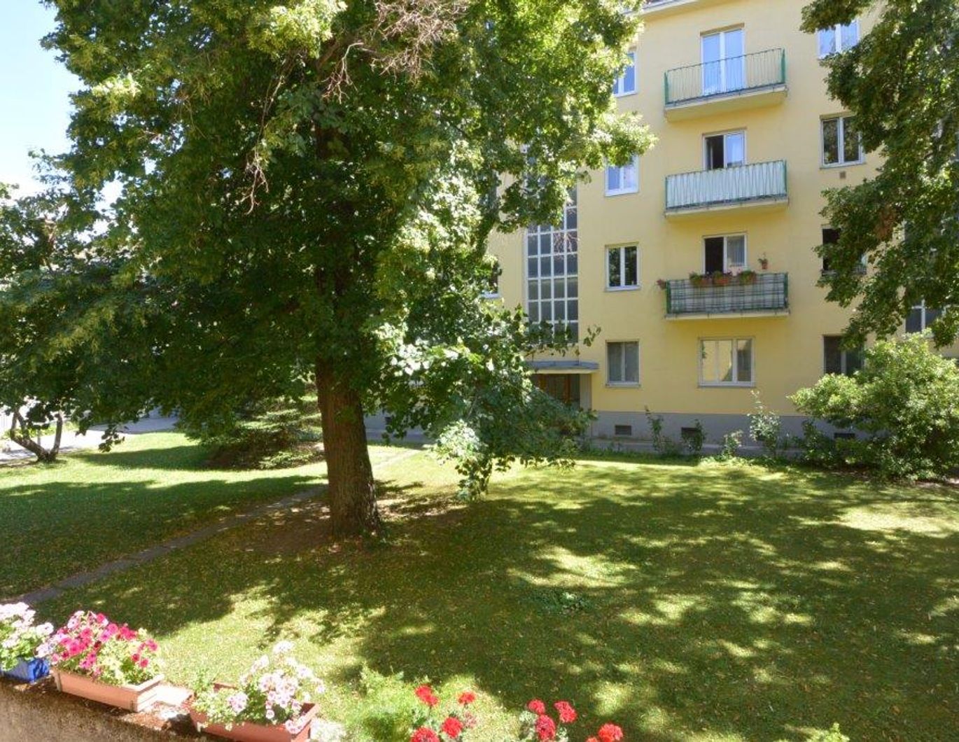 Gut geschnittene 65m² in einer schöner grüner RUHELAGE in Baden Stadt!