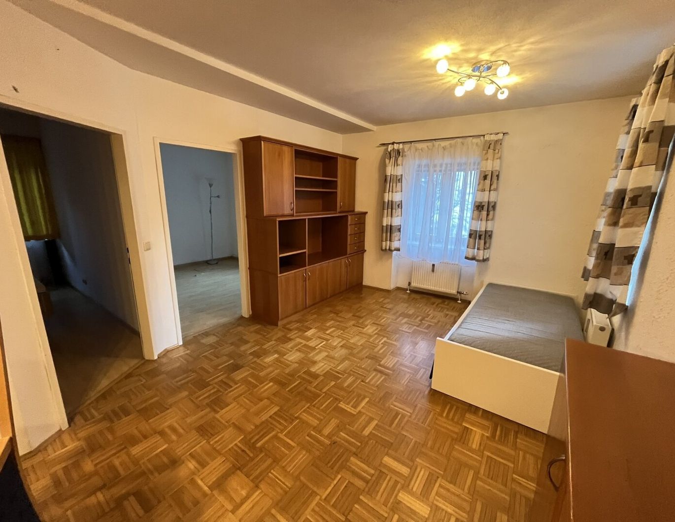 ++ Schöne und geräumige Mietwohnung mit Balkon - voll möbliert ++