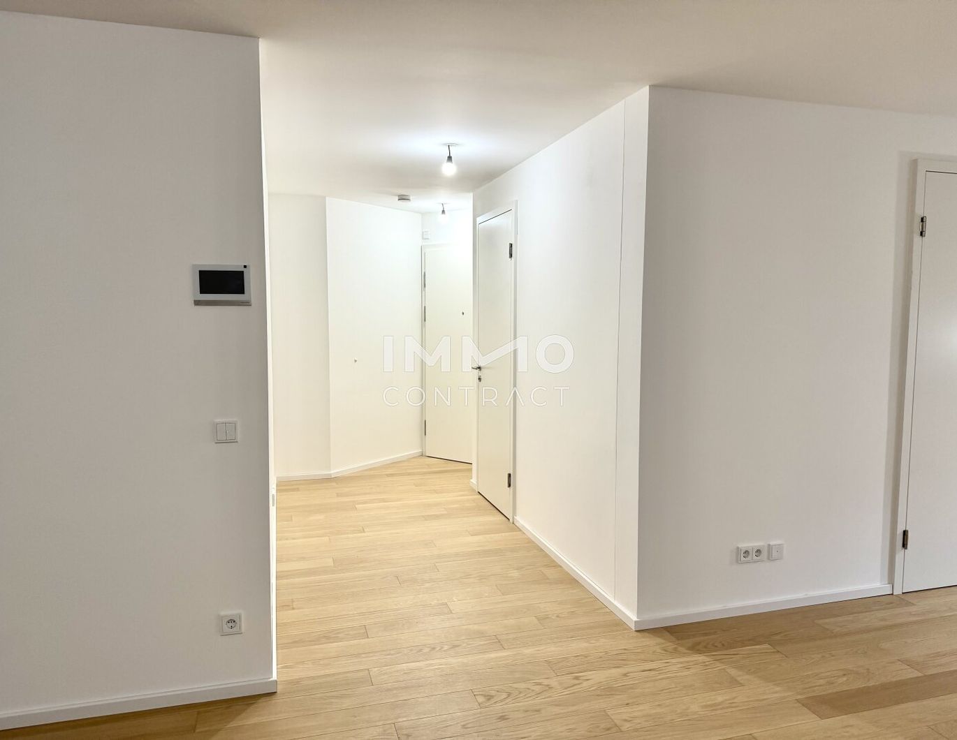 3 room for super price! Directly at the main train station: Commission-free