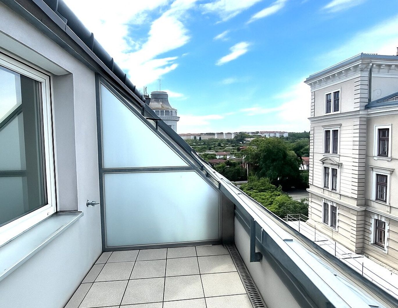 Dachterrassentraum: 3 Zimmer Dachgeschoss-Wohnung: 92m² mit Terrasse zu kaufen!!