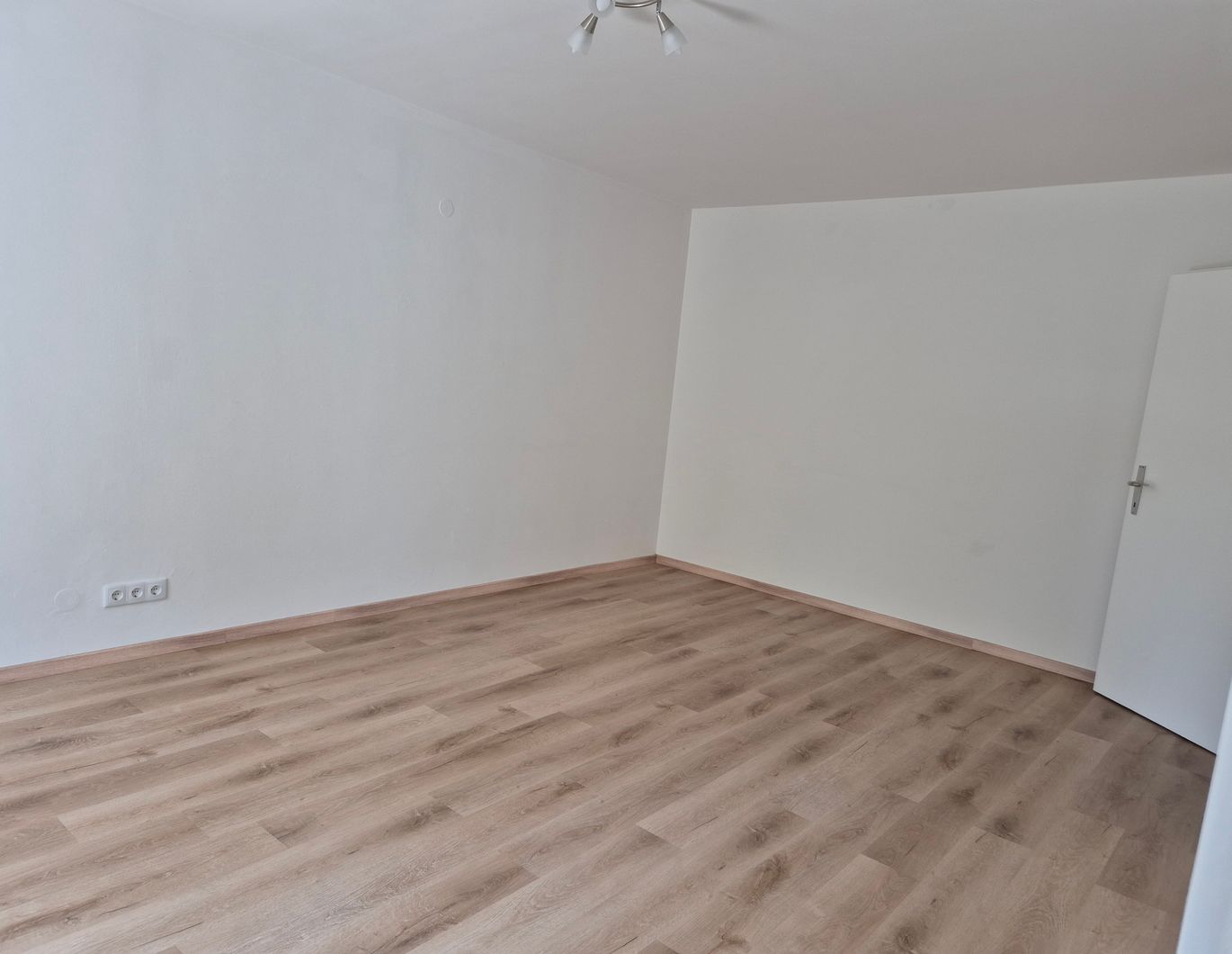 charmante, kleine Wohnung *Erstbezug nach Sanierung* mit Balkon / provisionsfrei