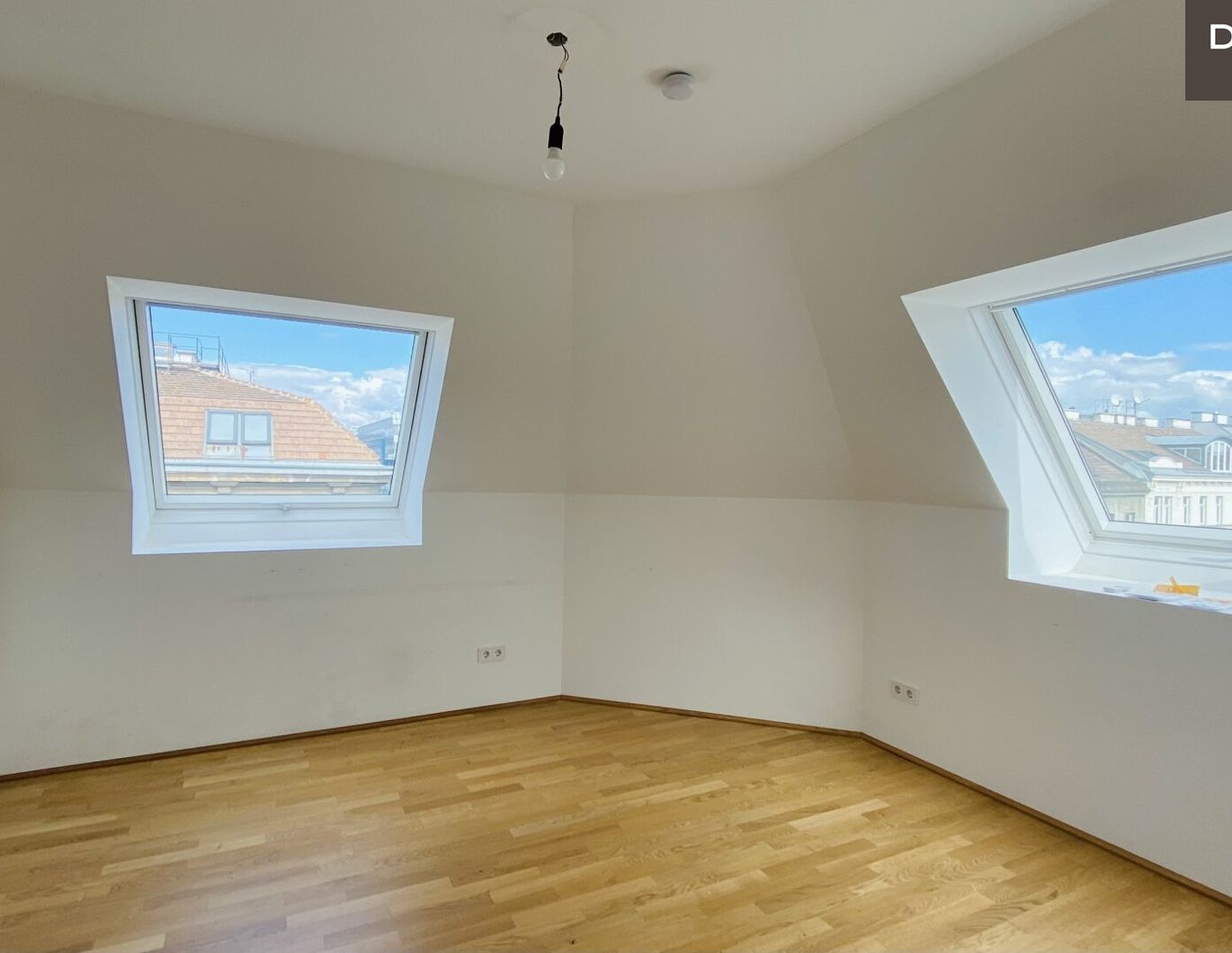 / DG / MAISSONETTE / U-BAHN NÄHE / AB SOFORT VERFÜGBAR / UNBEFRISTETE MIETDAUER / TERRASSE /KLIMATISIERT