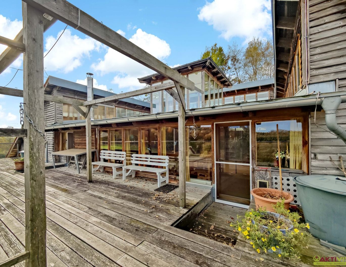 Großzügiges Anwesen, über 690 m² Nutzfläche. - Vielfältige Möglichkeiten in beliebter Lage.