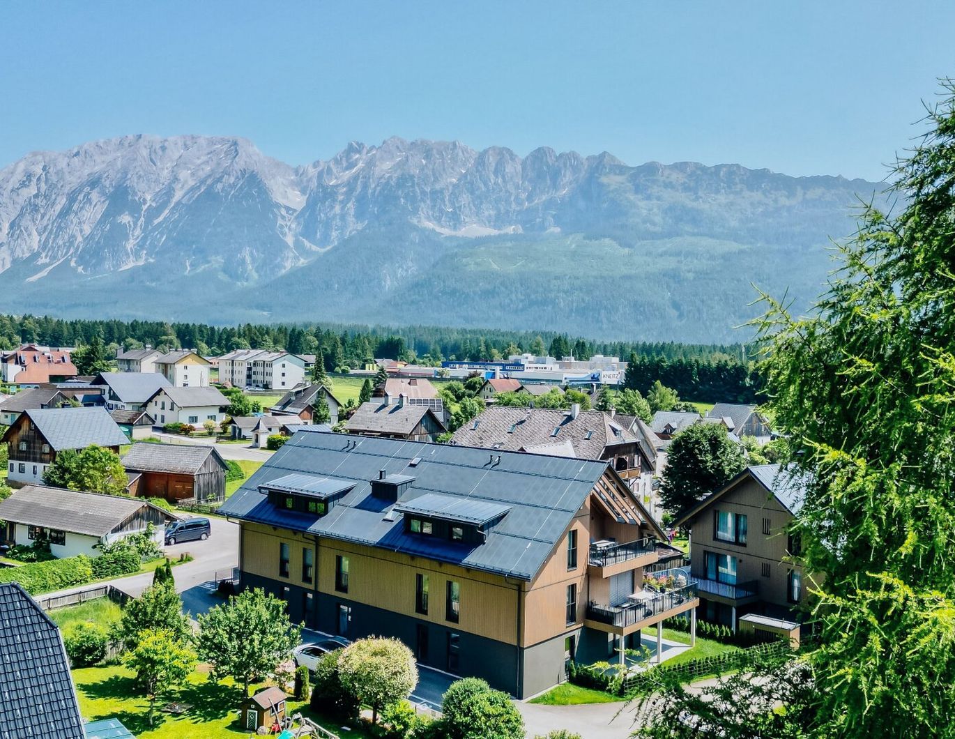 GARTENWOHNUNG I EXKLUSIVER NEUBAU I TIEFGARAGE I STILVOLLES ALPENIDYLL MIT GRIMMING BLICK I PROVISIONSFREI I AB SOFORT I TOURISTISCHE VERMIETUNG I PROJEKT ALPINE SUITE SPOT I