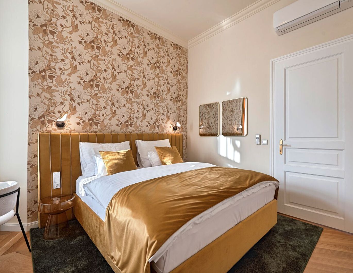 Koffer einpacken!!!Vollmöblierte 5 Zi. Wohnung mit Balkonen Nähe Karlsplatz!