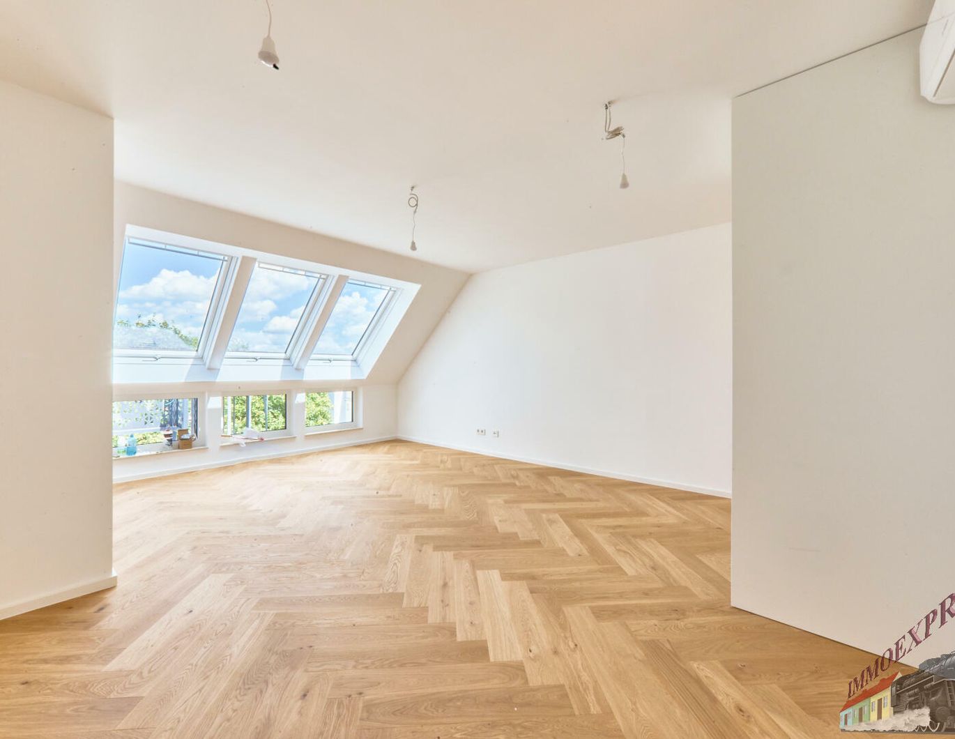 Charmante 3-Zimmer-DG-Wohnung mit Terrasse & Balkon - ruhig und lichtdurchflutet