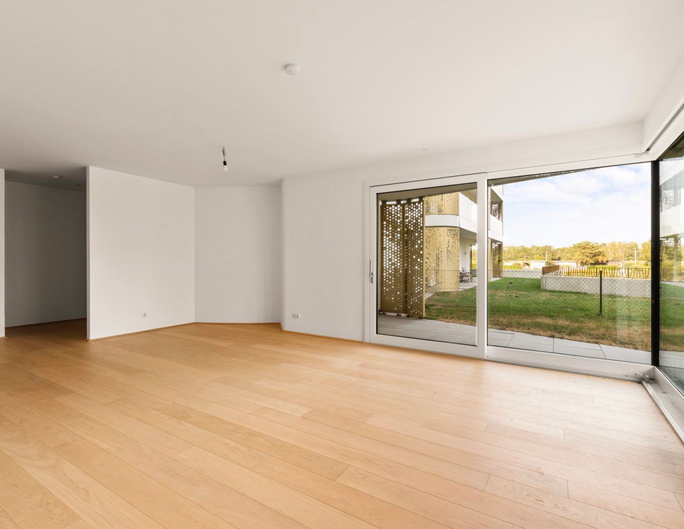 Attraktive 3 Zimmer Wohnung in ruhiger Lage an der Donau! Ca. 324m² Eigengarten!