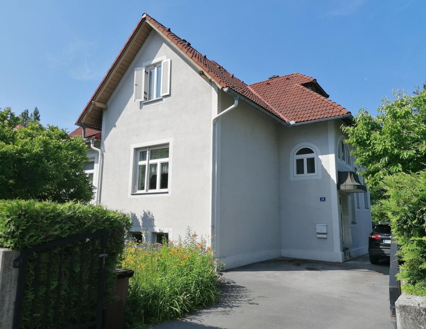 Villa mit schönem Garten in zentraler Lage