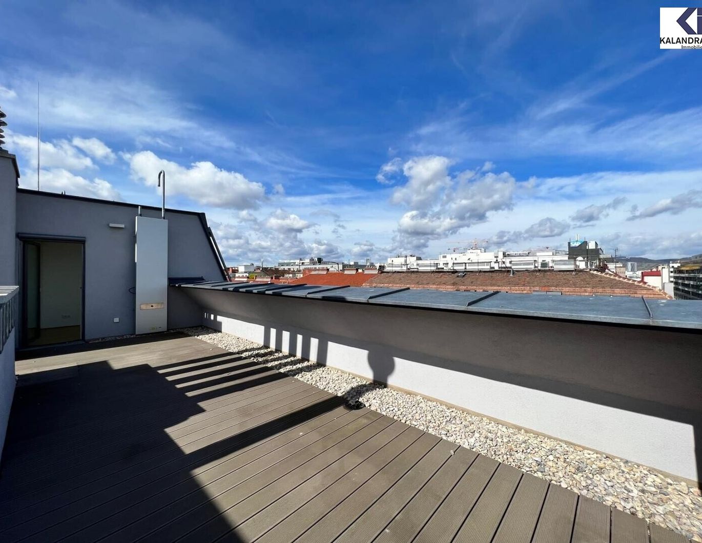 360 TOUR // DACHTERRASSENWOHNUNG NAHE VORGARTENMARKT