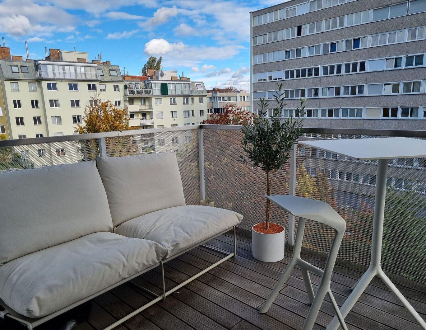 Provisionsfreie moderne, ruhige 2,5-Zimmer Wohnung nähe Hohe Warte mit Terrasse und Garagenplatz.