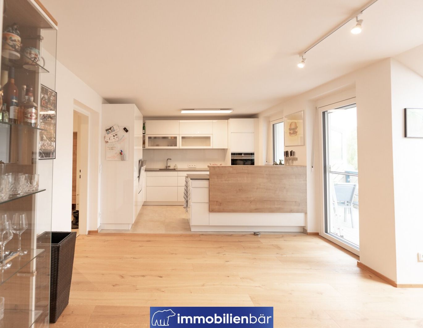 Top-aufgeteilte 4-Zimmer-Wohnung mit Balkon und Blick ins Grüne im Zentrum von Bad Schallerbach