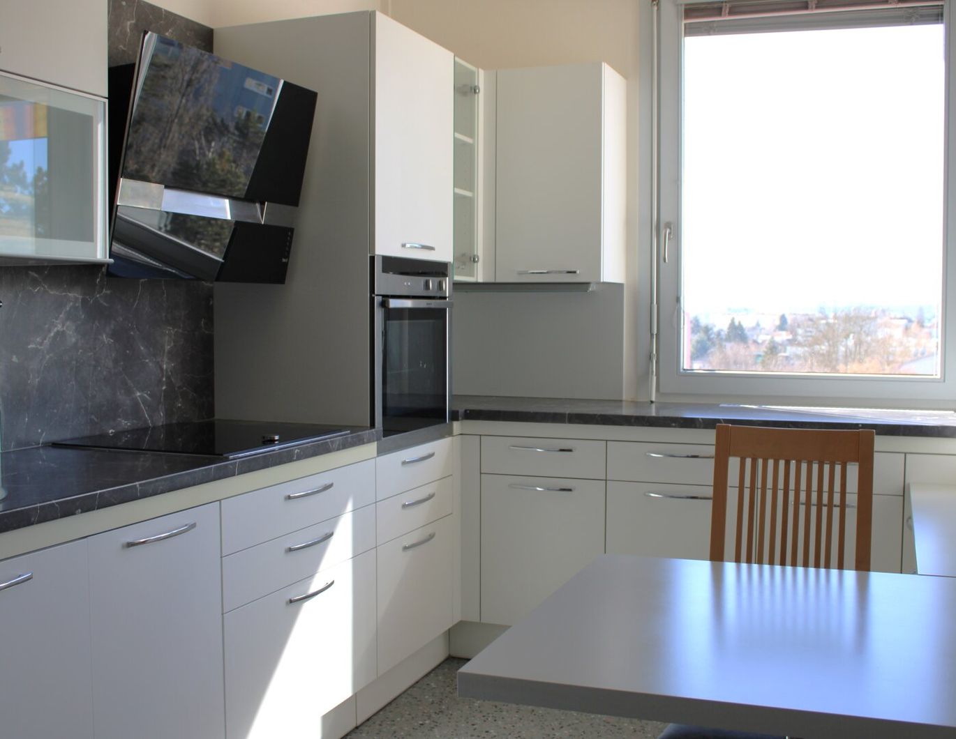 Charmante 3 Zimmer-Wohnung mit großer Loggia und Tiefgaragenplatz in Graz St. Peter