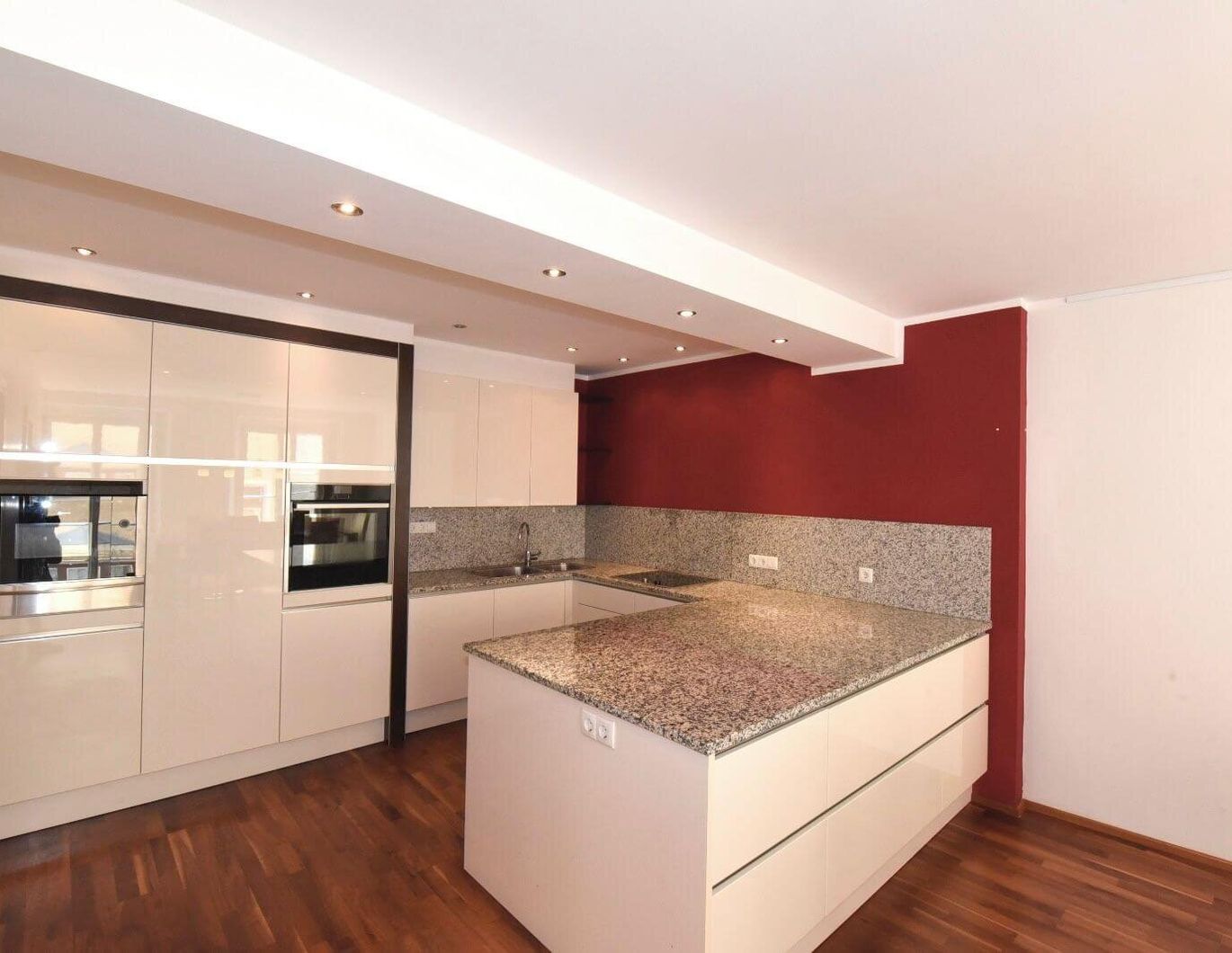 Altbauwohnung / Ordination / Praxis / Büro in Hall in Tirol € 3.216/m²