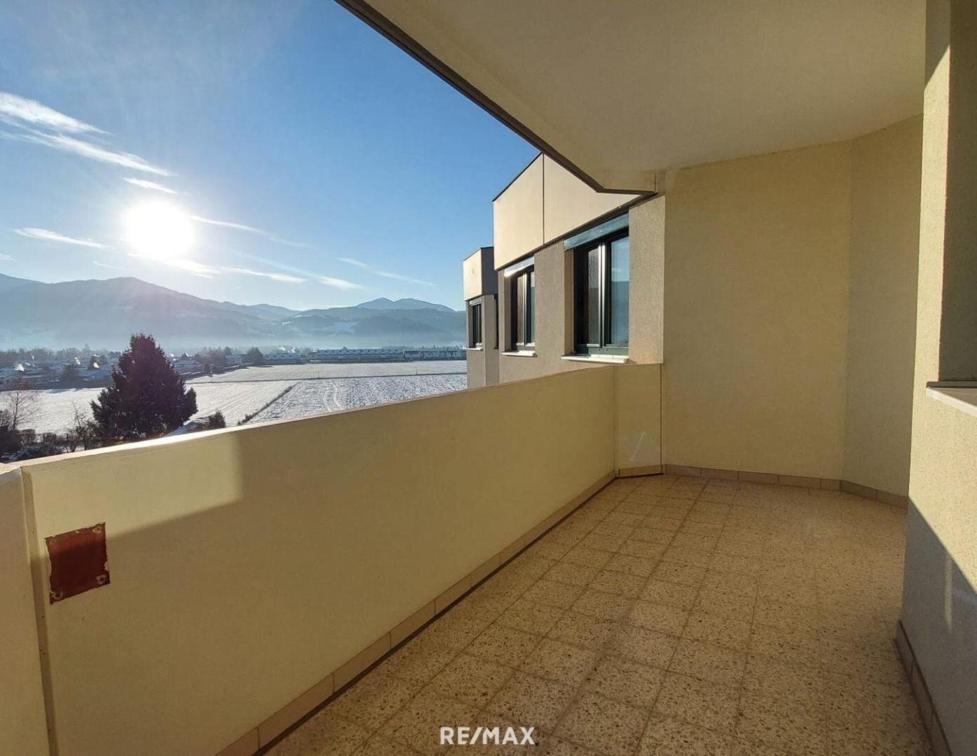 Helle 3-Zimmer-Wohnung mit zwei Loggien - Ost- und West-Ausrichtung