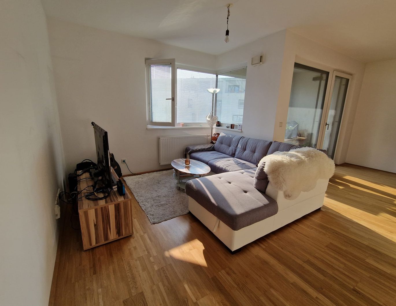 Sonnige 2 Zimmerwohnung mit Loggia und Tiefgaragenstellplatz