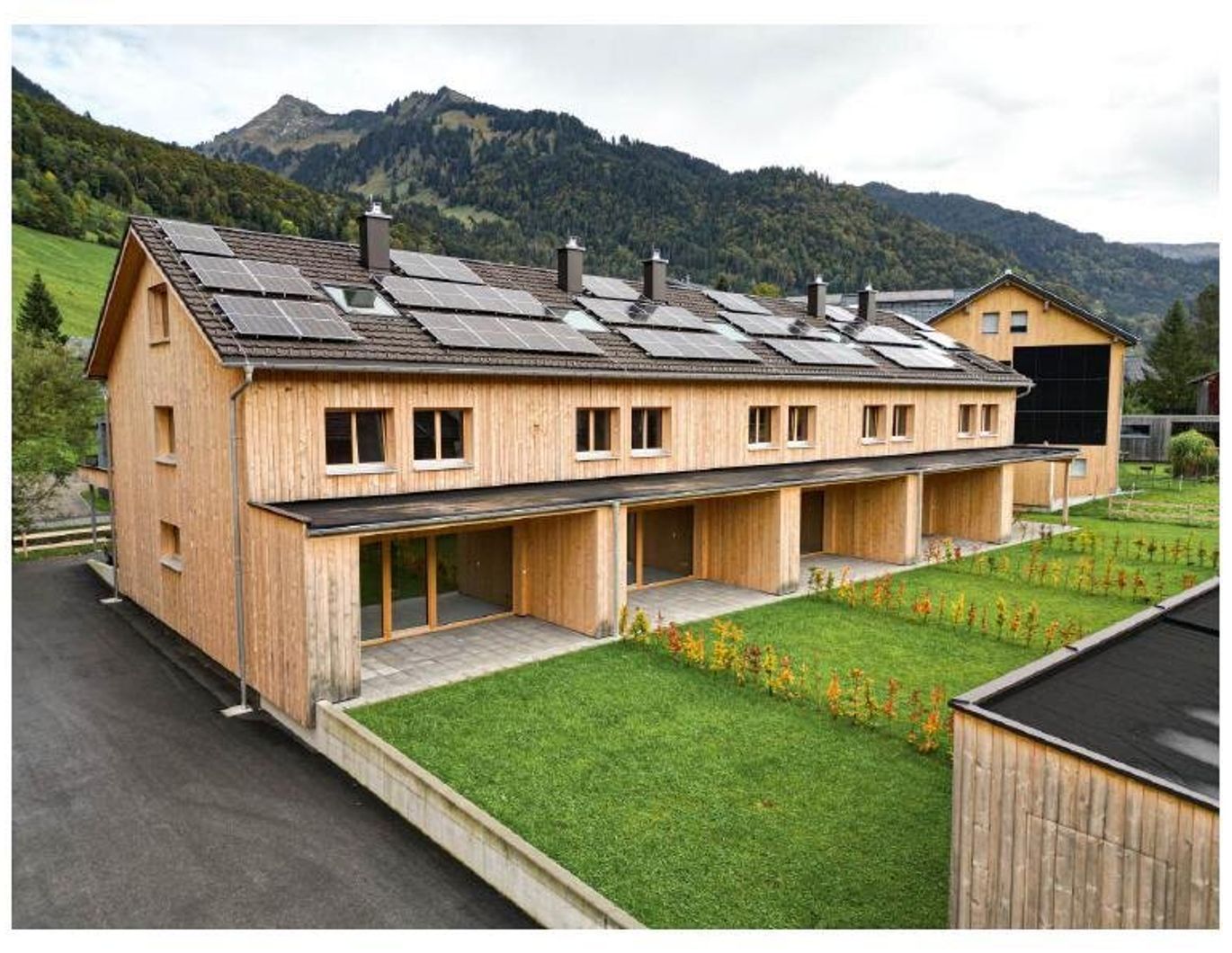 Bregenzerwald - Au, Vollholz Reihenhaus mit Garten, Terrasse und Schuppen, kurzfristig beziehbar