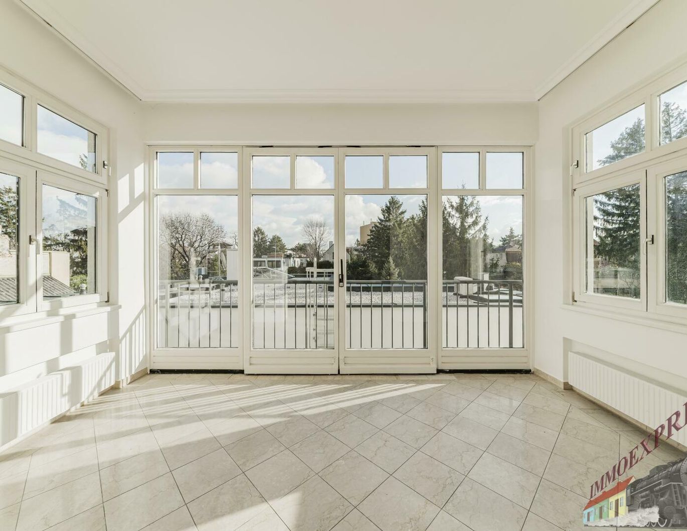 Exklusiv und perfekt aufgeteilte Wohnung mit 3 Zimmer + südostseitige Loggia in zentraler Lage, Speisinger Straße