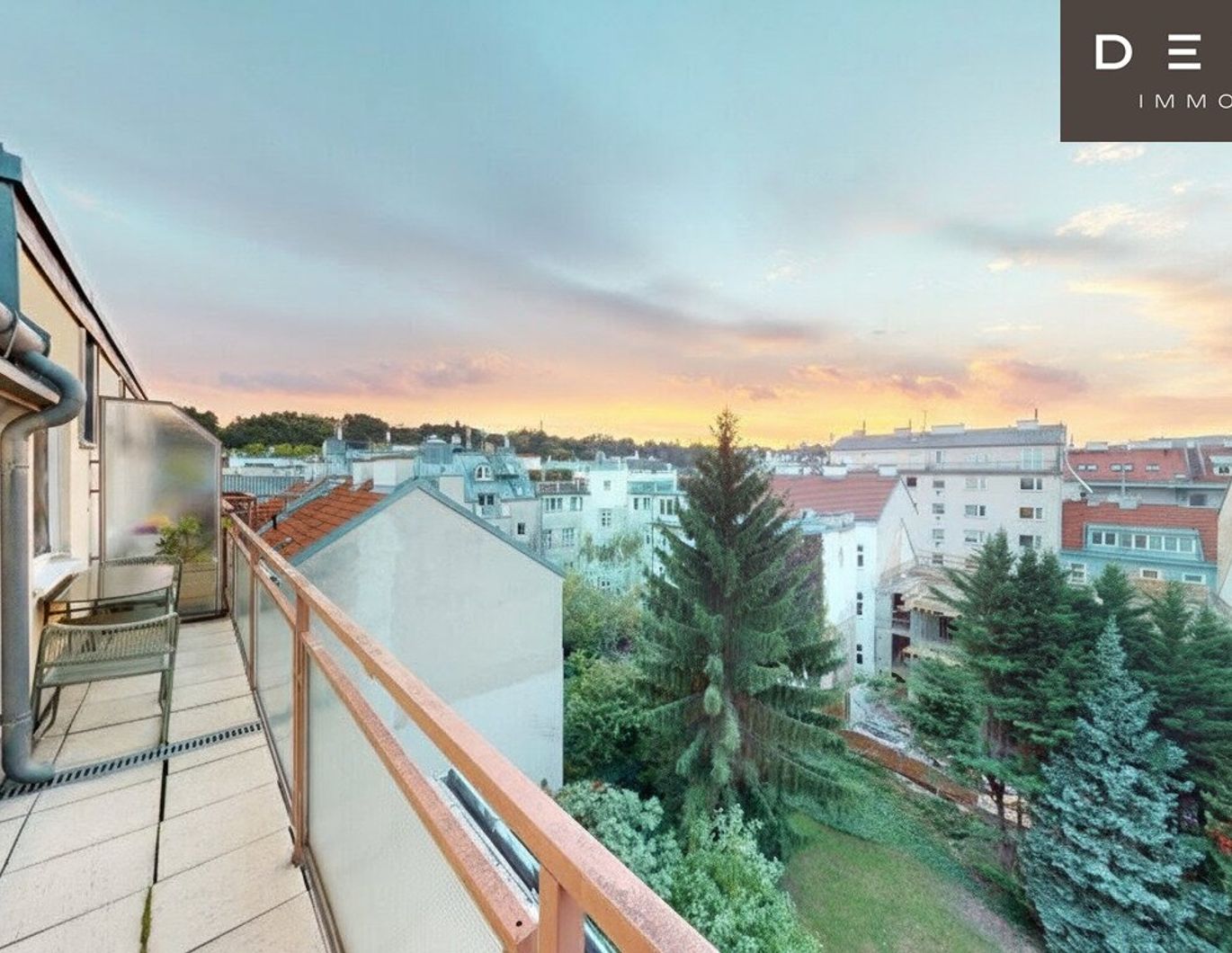 CHARMANTE DG-WOHNUNG MIT TERRASSE | SAUNA & GARAGE | WESTSEITIGE INNENHOFLAGE