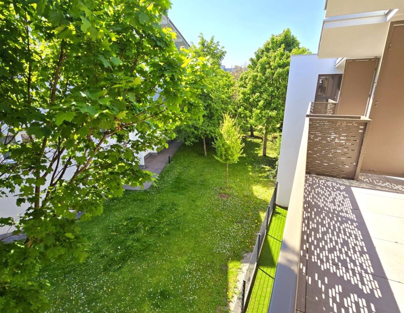 Das kleine Investment mit dem großen Wow - Pure Lebensfreude! Photovoltaik + Wärmepumpe! Hofseitiger Balkon + Blick ins Grüne + Komplette Ruhelage + Energieeffizienz + Perfekte Anbindung und Nahversorgung! Jetzt zugfreifen!
