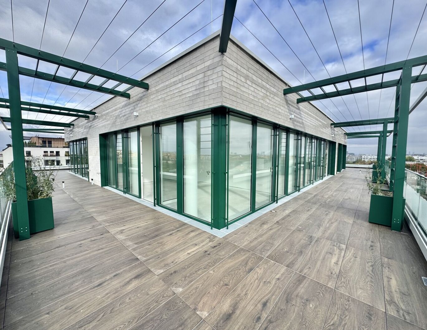 Sonnenpenthouse mit 90m2 Terrasse und Ausblick: Provisionsfrei - Wohnung + Büro mit luxuriöser Ausstattung
