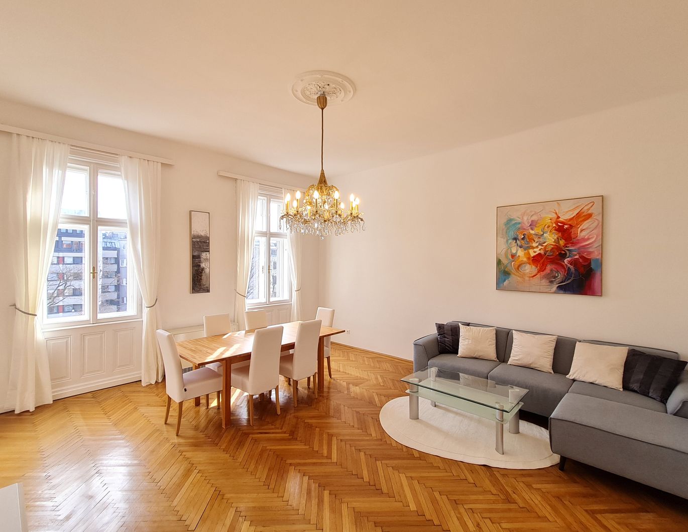 Helle möblierte Diplomatenwohnung in wunderschönem Patrizierhaus im Servitenviertel zu vermieten!