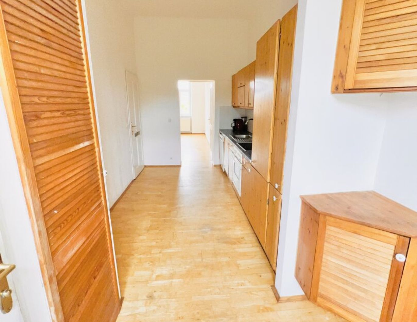 Helle 2 Zimmer Altbauwohnung in ruhiger Lage von Stadlau