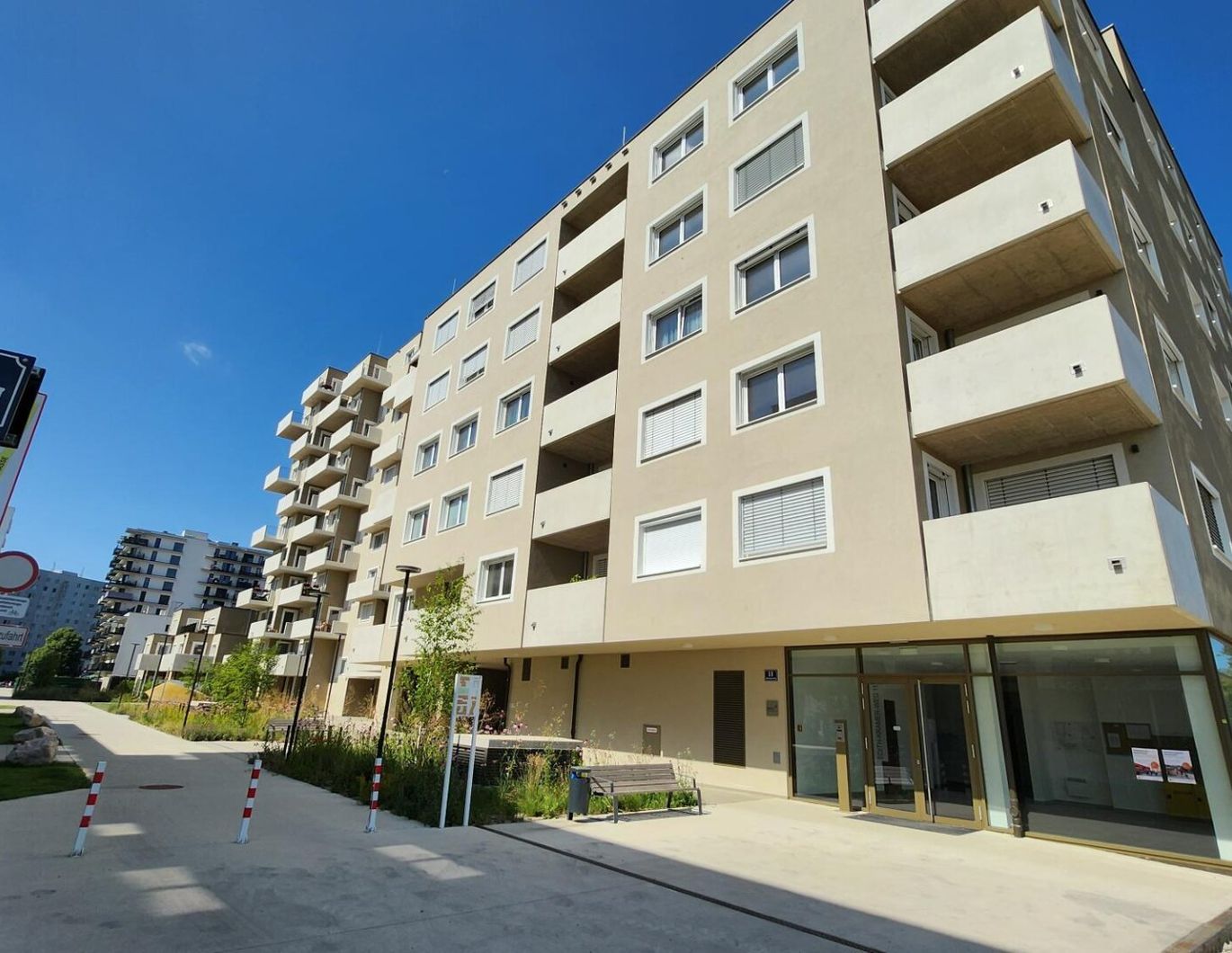 MIETKAUF! GEGENÜBER HIRSCHSTETTNER BADETEICH!