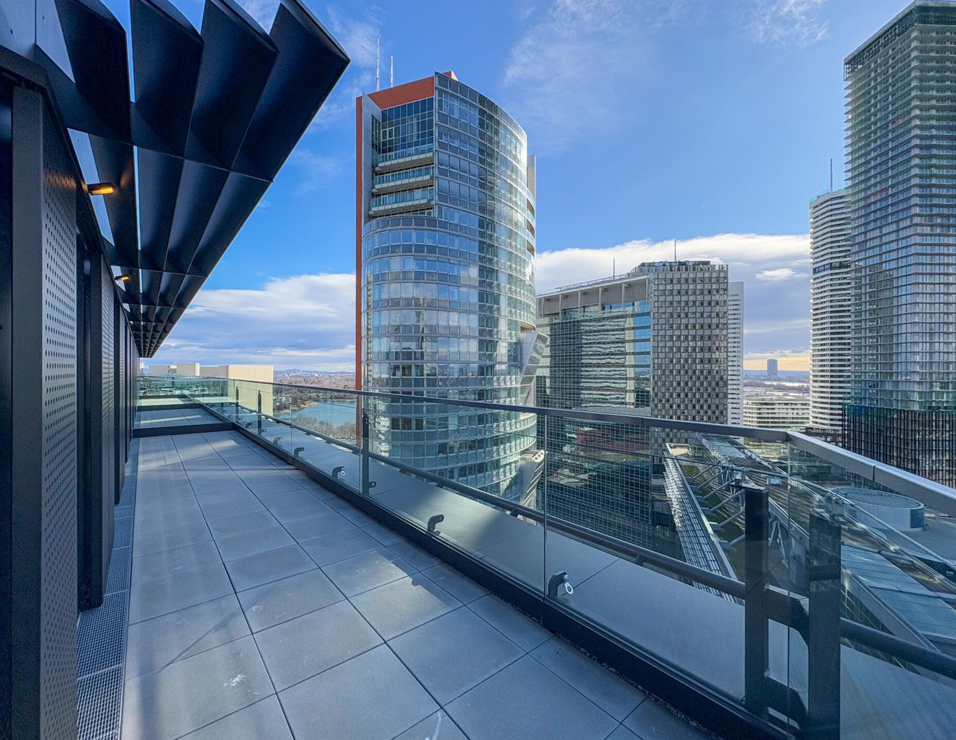 Sonnige 2-Zimmer-Dachgeschoßwohnung mit großer Terrasse - Erstbezug - zu mieten in 1220 Wien / DC Flats