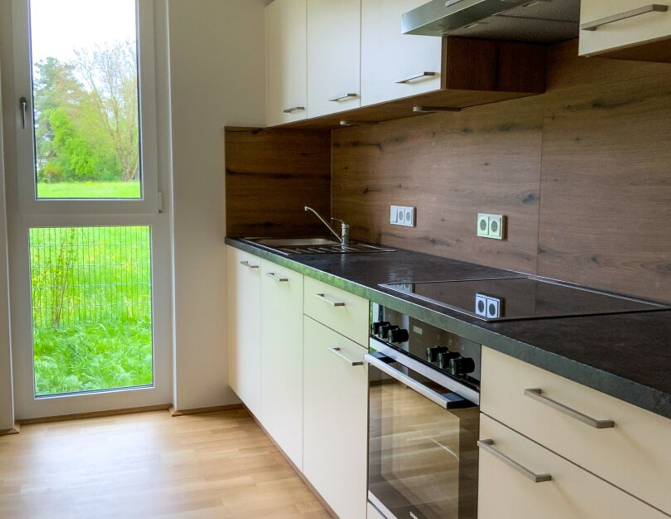 Moderne Gartenwohnung in Feldkirchen: Überzeugt mit Stil und Komfort!