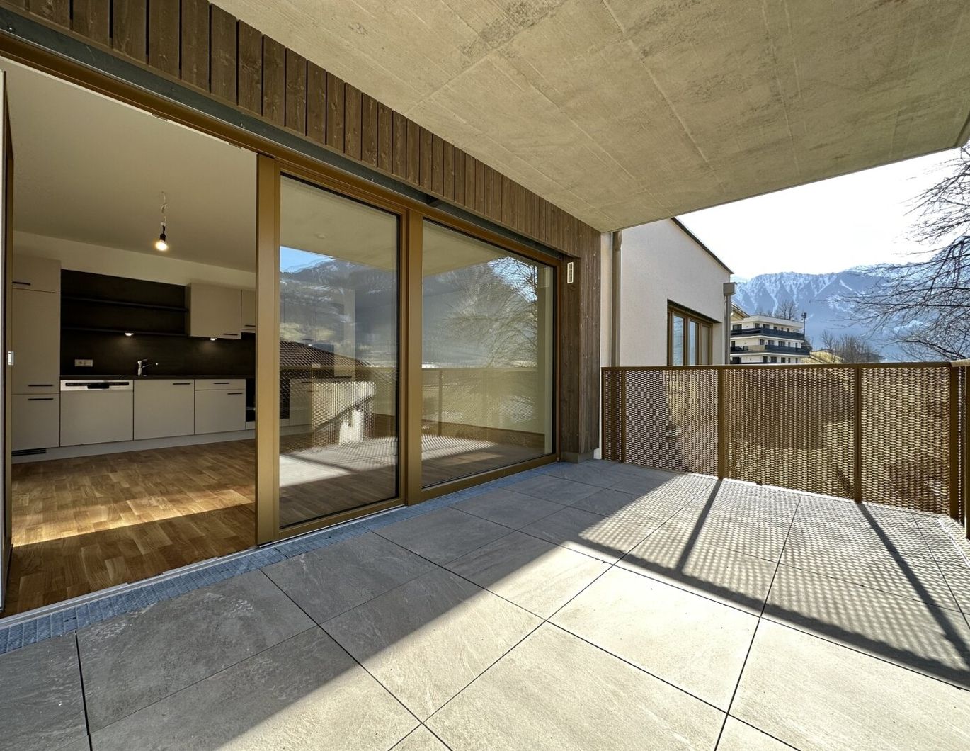 Neubau 2-Zimmer-Wohnung mit großer Terrasse und Bergblick