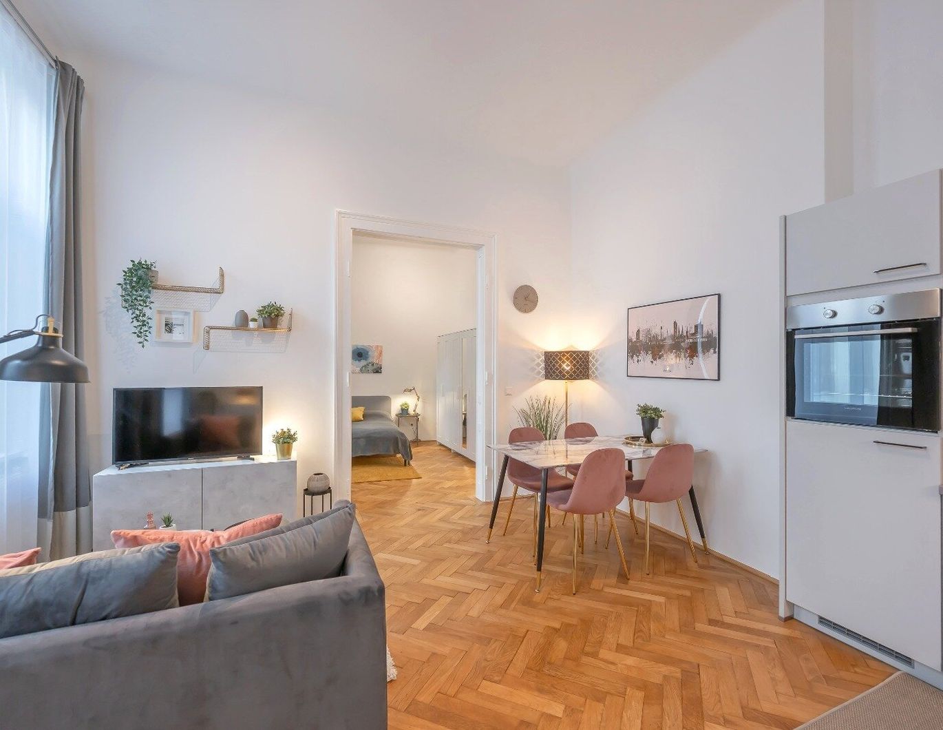 Altbau-Cityapartment komplett hofseitig & ruhig - sofort bezugsfertig | 3 Zimmer