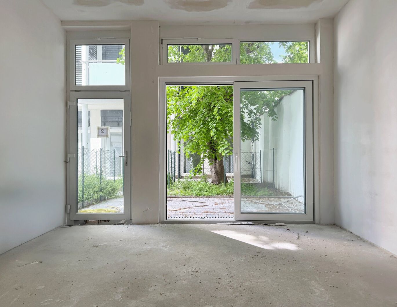 Erstbezug sanierter Altbau in Fertigstellung I ca. 19m² ruhige hofseitige Außenfläche I Luftwärmepumpe I Fußbodenheizung I Schlüsselfertig.