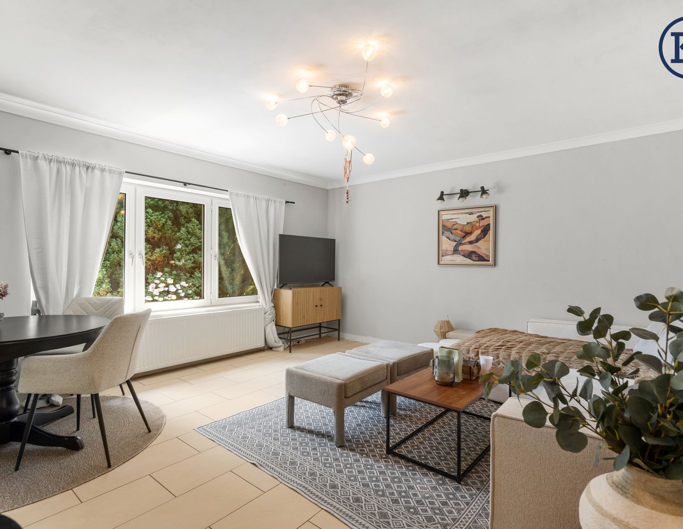 Zwei Häuser. Ein Rückzugsort. Ihre grüne Oase vor den Toren Wiens.