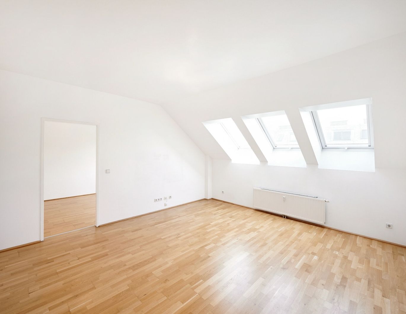 Super geschnittene 2-Zimmer-Wohnung im Dachgeschoss!