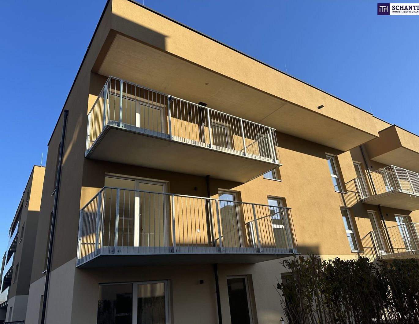 WUNDERVOLL! Lassen Sie sich begeistern! Helle 2-Zimmer-Neubauwohnung mit großzügigem Balkon, exklusiver Tischlerküche und Tiefgaragenplatz!