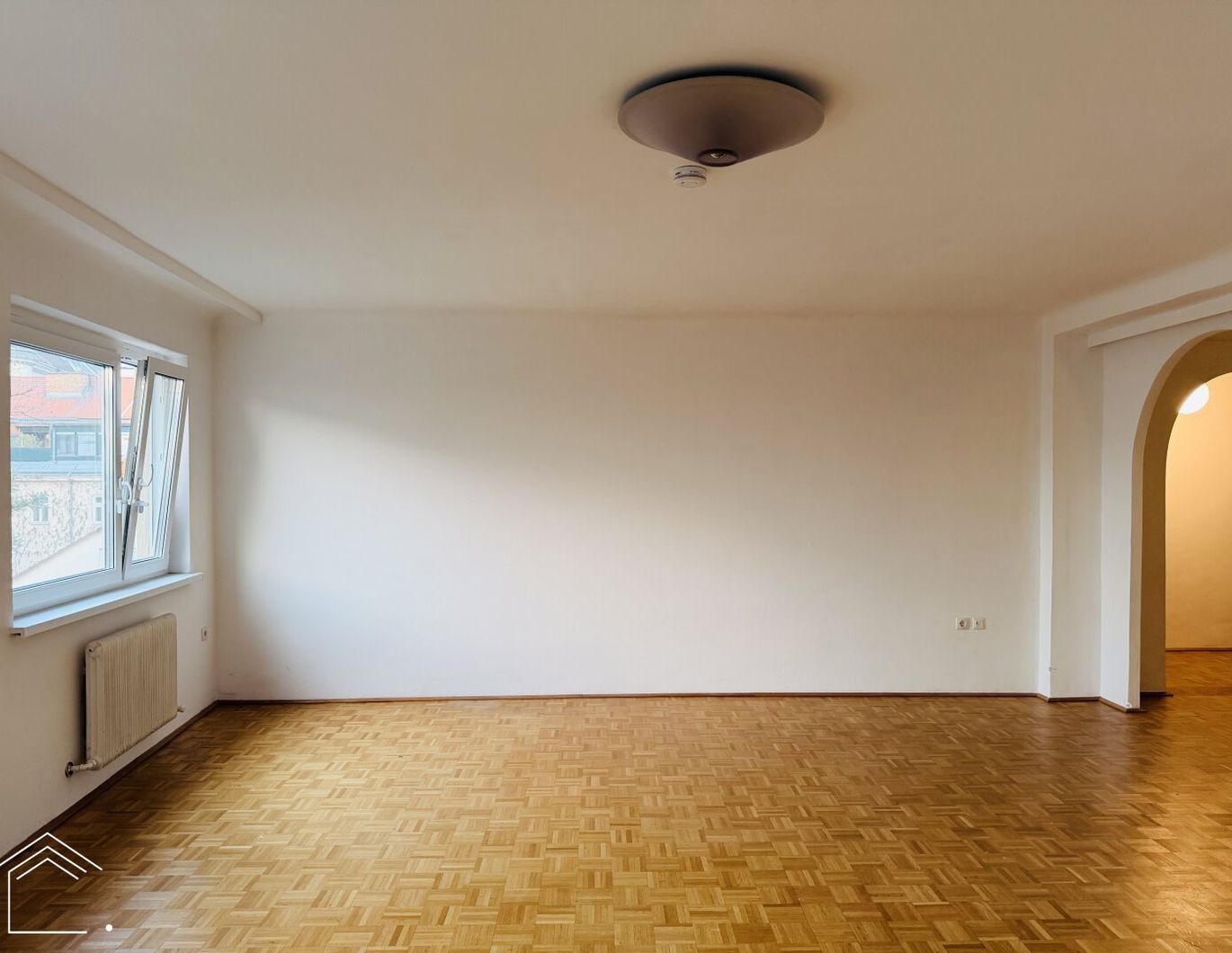 Großzügige und ruhige 3-Zimmer-Wohnung mit Loggia in zentraler Lage