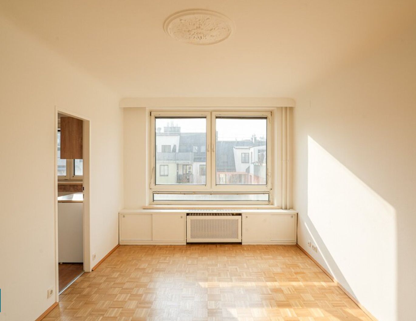 SCHÖNE 2 - ZIMMER WOHNUNG / NÄHE BAHNHOF WIEN MEIDLING